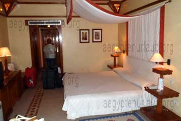 Das Schlafzimmer der Eltern in dem Familien Appartement im Grand Resort in Hurghada.