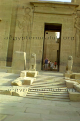 Eingang zum Isis Tempel am Philae Tempel in Ägypten bei Asswan auf der Insel Agilkia.