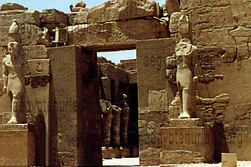Eingang in einen der Tempel in Luxor, Ägypten